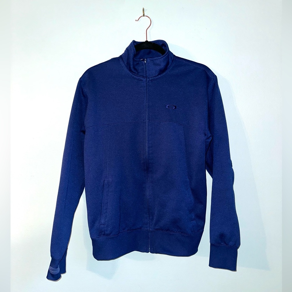Small men’s blue Oakley zip up